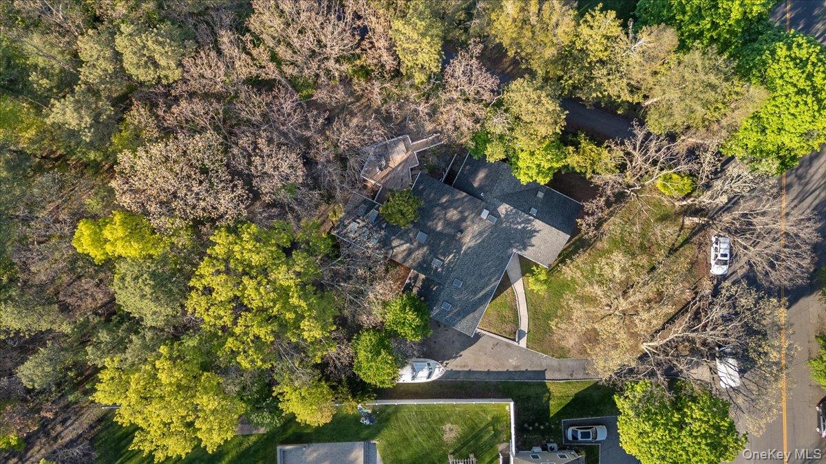 151 Seaman Neck Road Dix Hills, NY 11746 - Photo 34 of 35