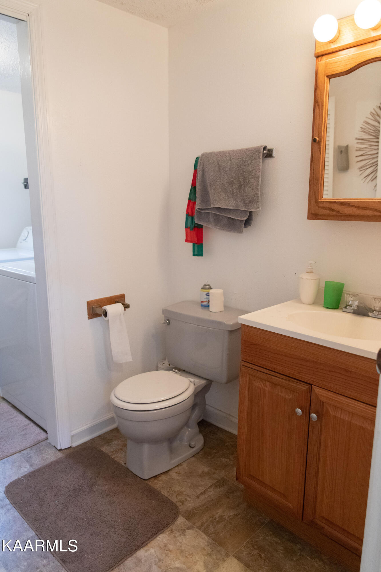 314 South Apache Road Clinton, TN 37716 - Photo 25 of 41 BATH 2