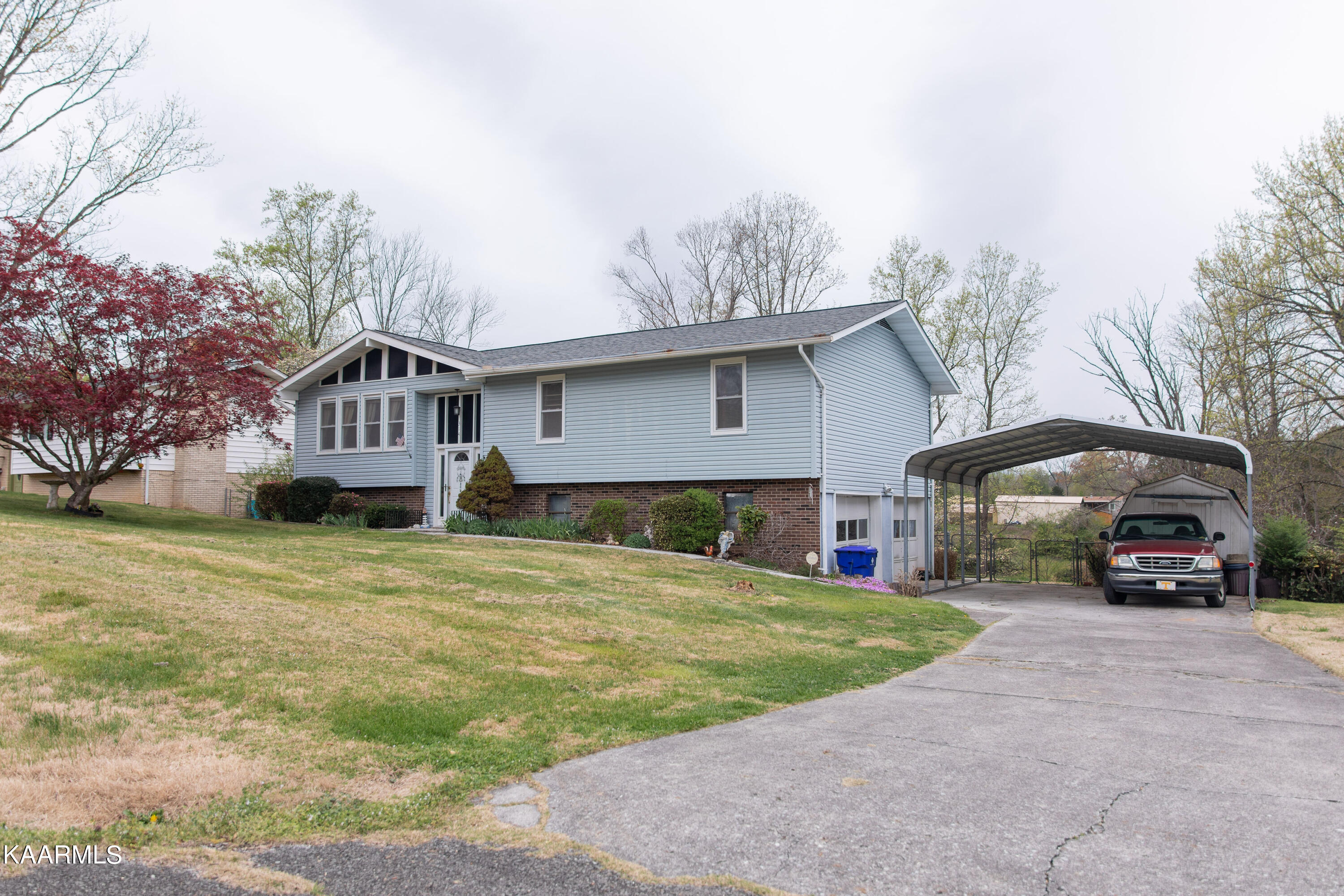 314 South Apache Road Clinton, TN 37716 - Photo 3 of 41 FRONT 4