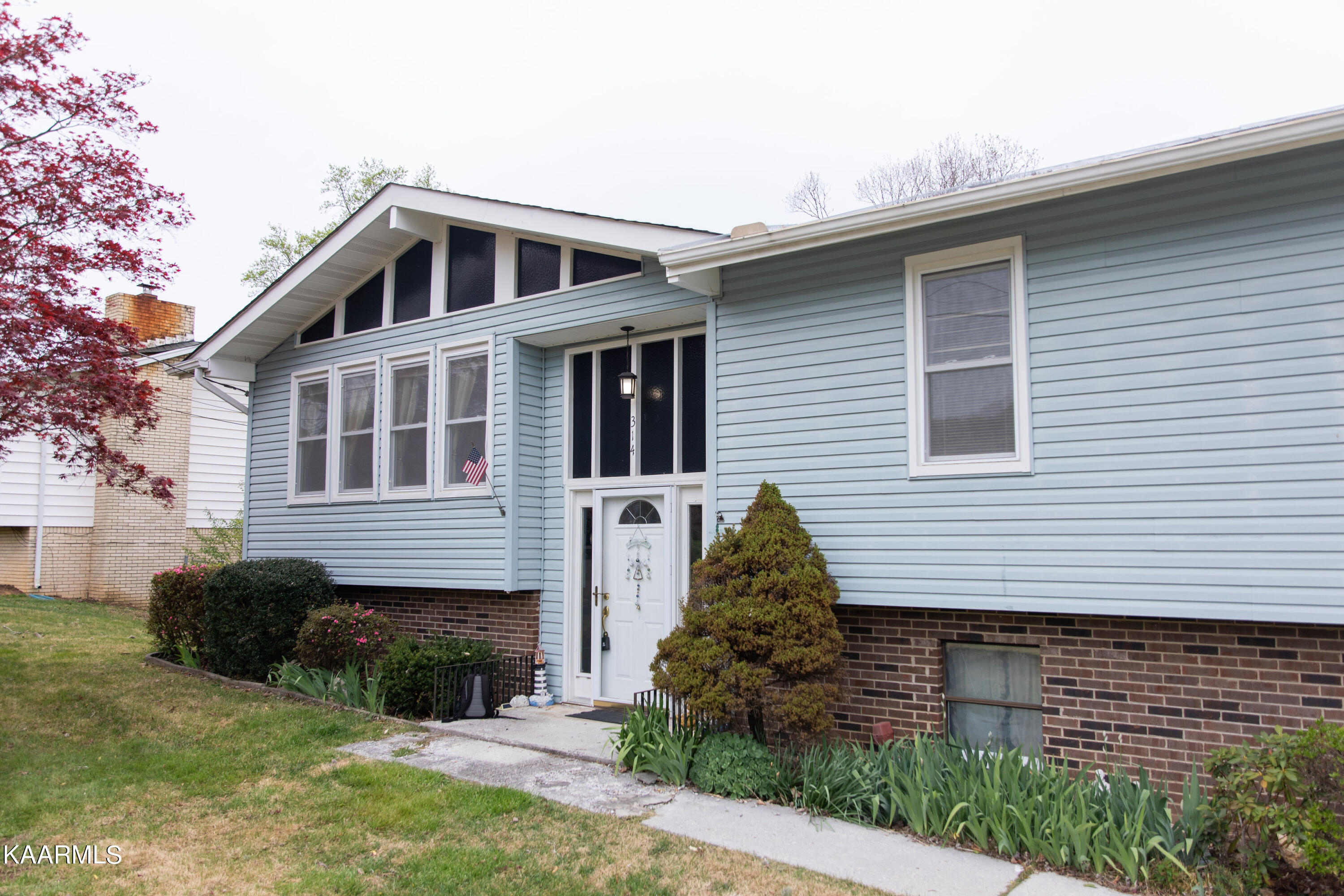 314 South Apache Road Clinton, TN 37716 - Photo 5 of 41 FRONT 6