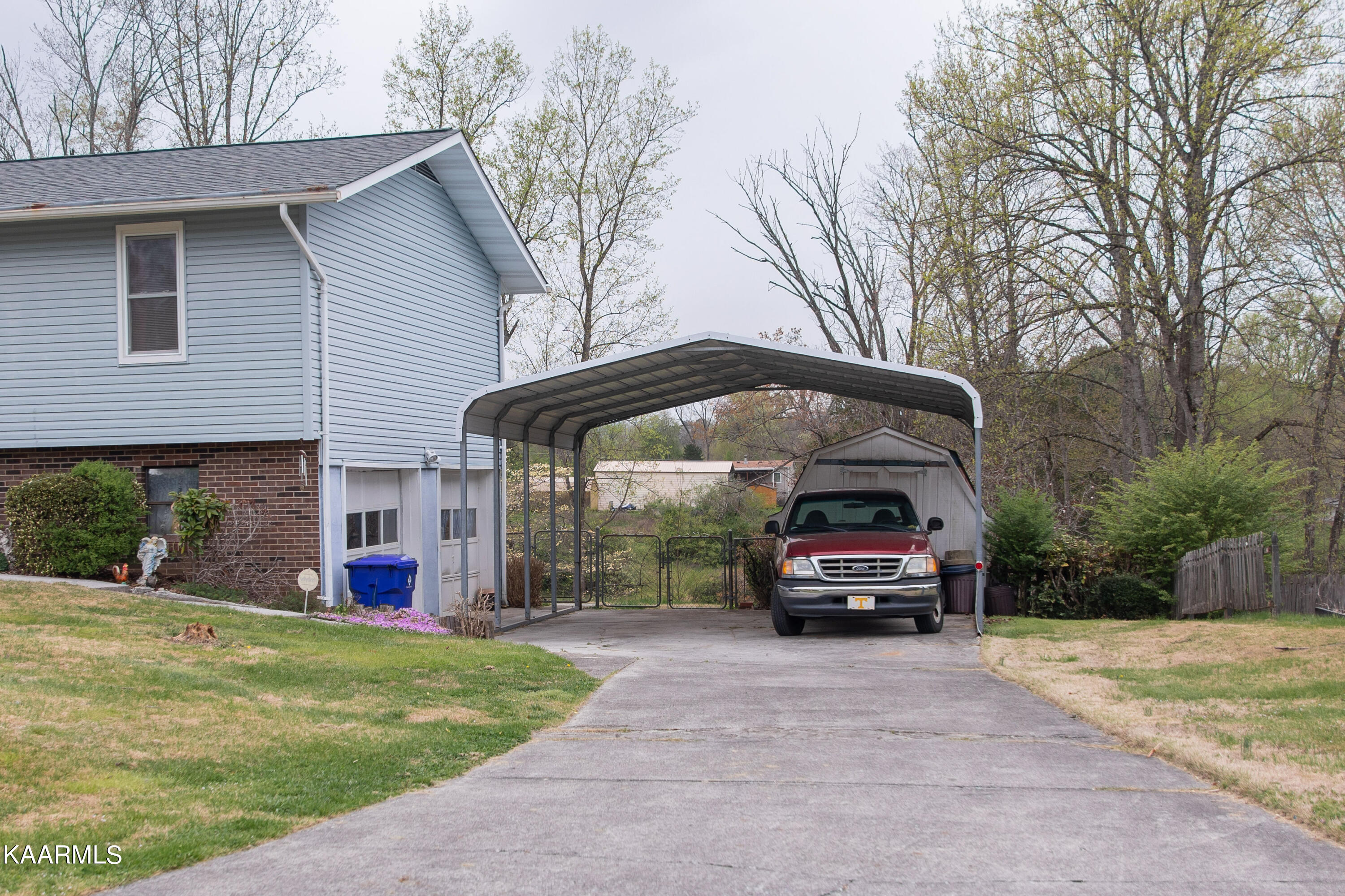 314 South Apache Road Clinton, TN 37716 - Photo 6 of 41 FRONT 3