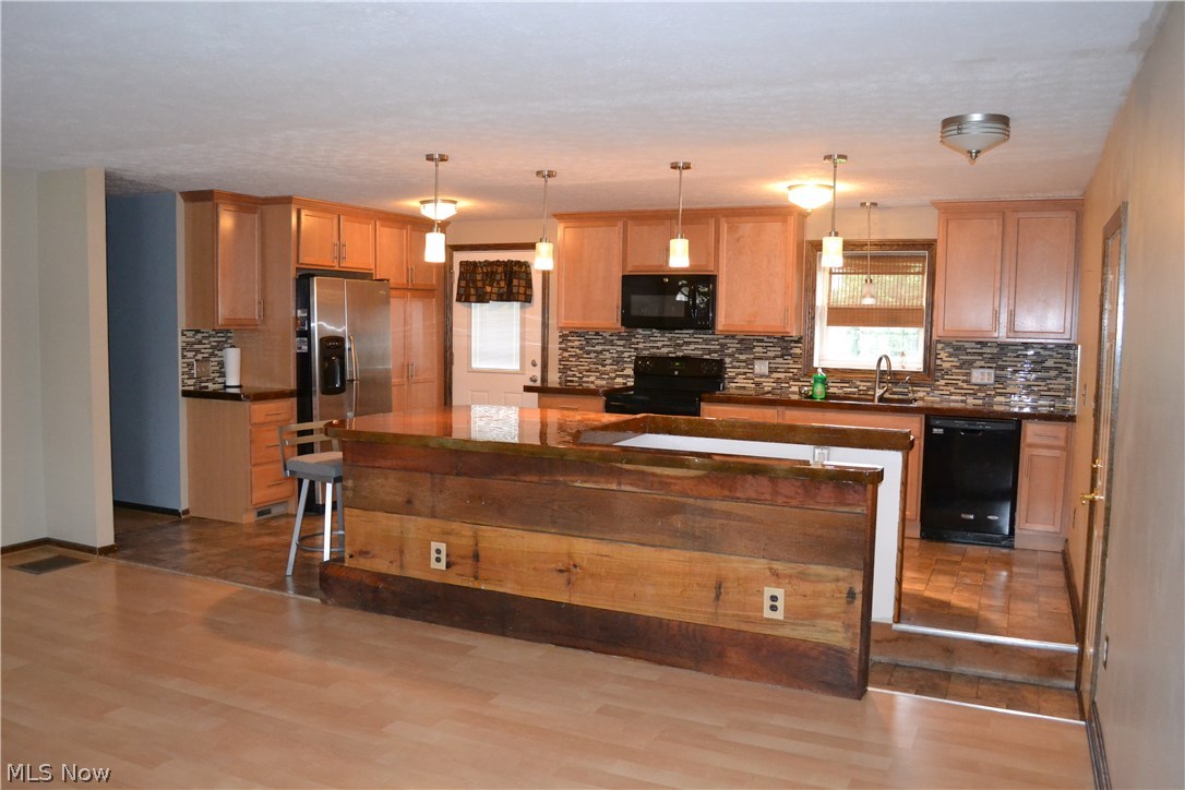 2230 Demington Avenue Northwest Canton, OH 44708 - Photo 3 of 24