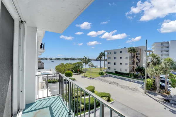 $1,900 | 301 Croton Avenue, Unit 302, Lantana, FL 33462