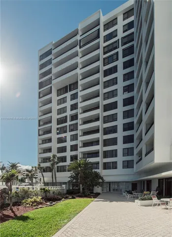 $4,000 | 3505 South Ocean Drive, Unit 221, Hollywood, FL 33019