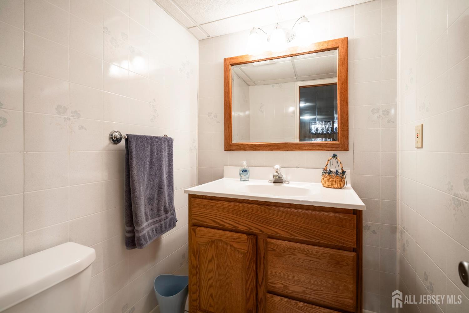 6 Marie Lane Edison, NJ 08817 - Photo 24 of 35 a bathroom with a toilet sink and mirror