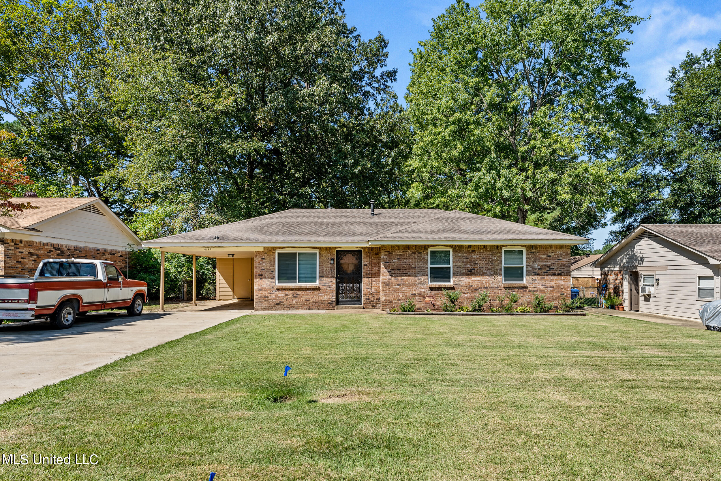 6795 Pinehurst Road Horn Lake, MS 38637 - Photo 1 of 20 Front