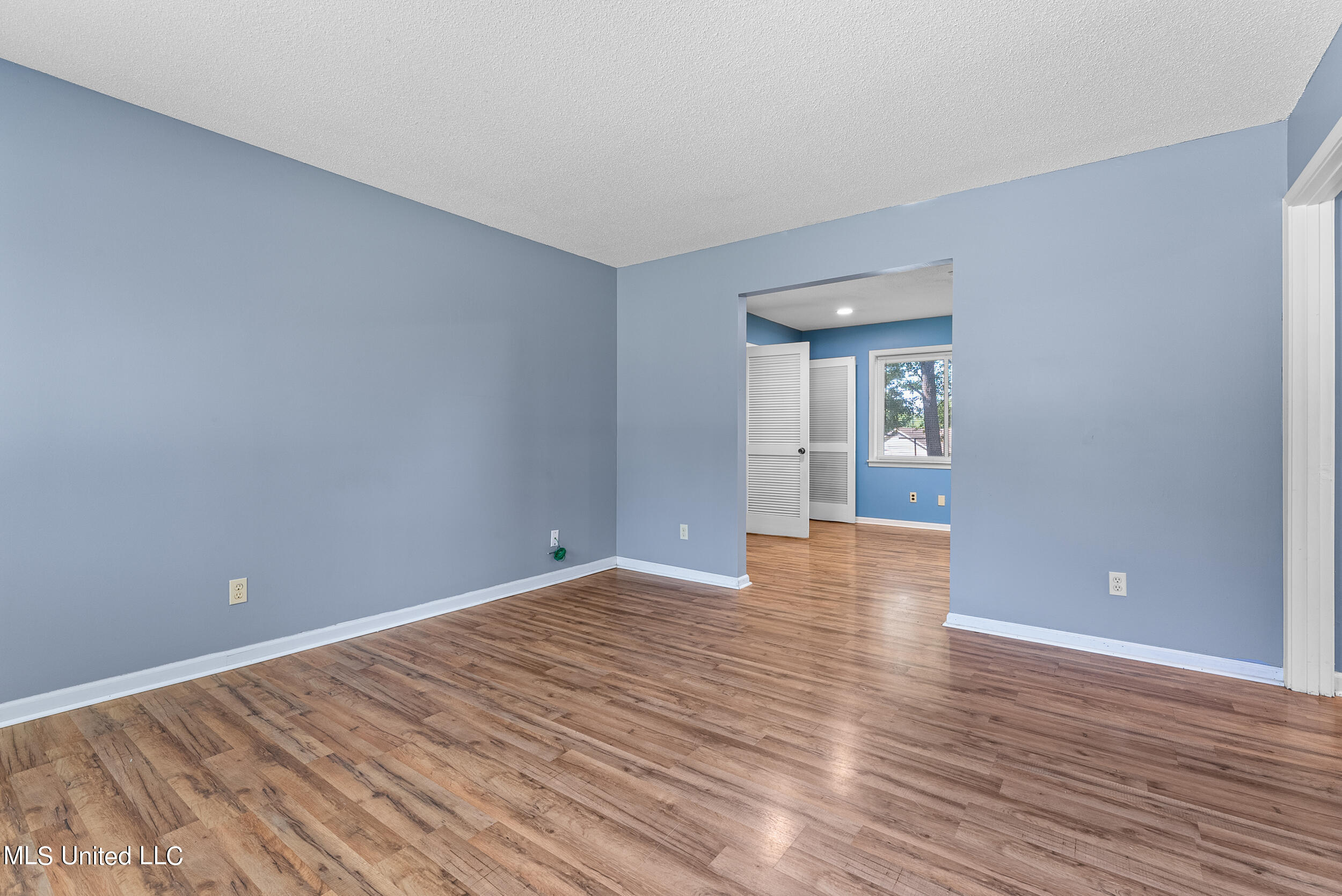 6795 Pinehurst Road Horn Lake, MS 38637 - Photo 6 of 20 Living room