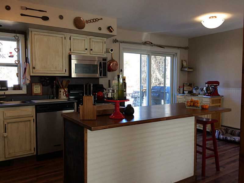 35 Old Hopkinton Road Westerly, RI 02891 - Photo 6 of 19 Kitchen.