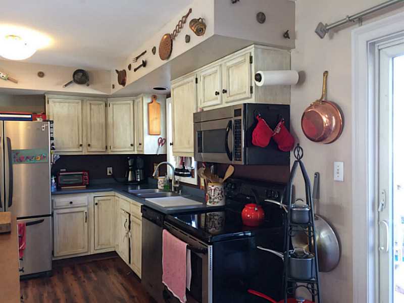 35 Old Hopkinton Road Westerly, RI 02891 - Photo 7 of 19 Kitchen.