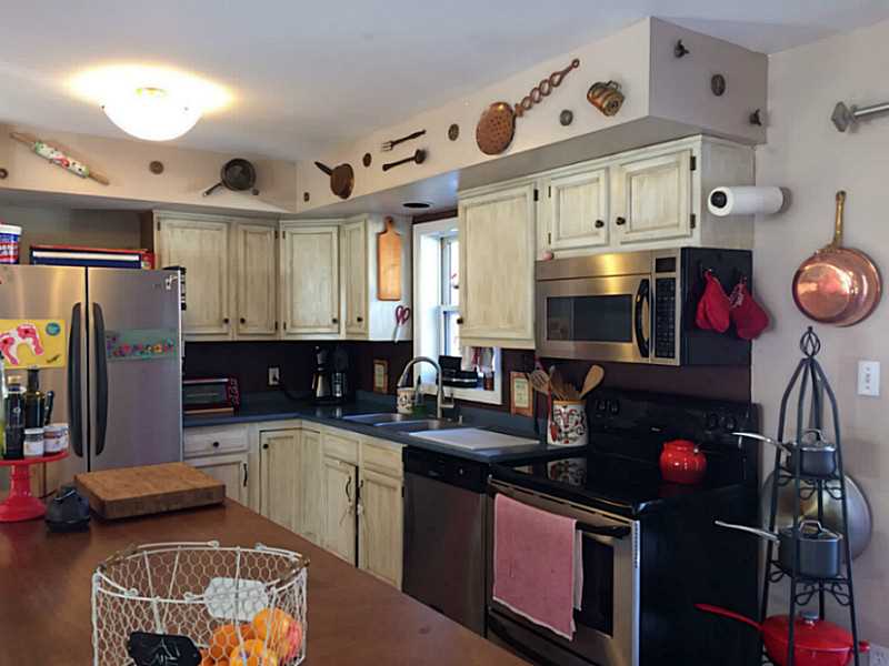 35 Old Hopkinton Road Westerly, RI 02891 - Photo 8 of 19 Kitchen.