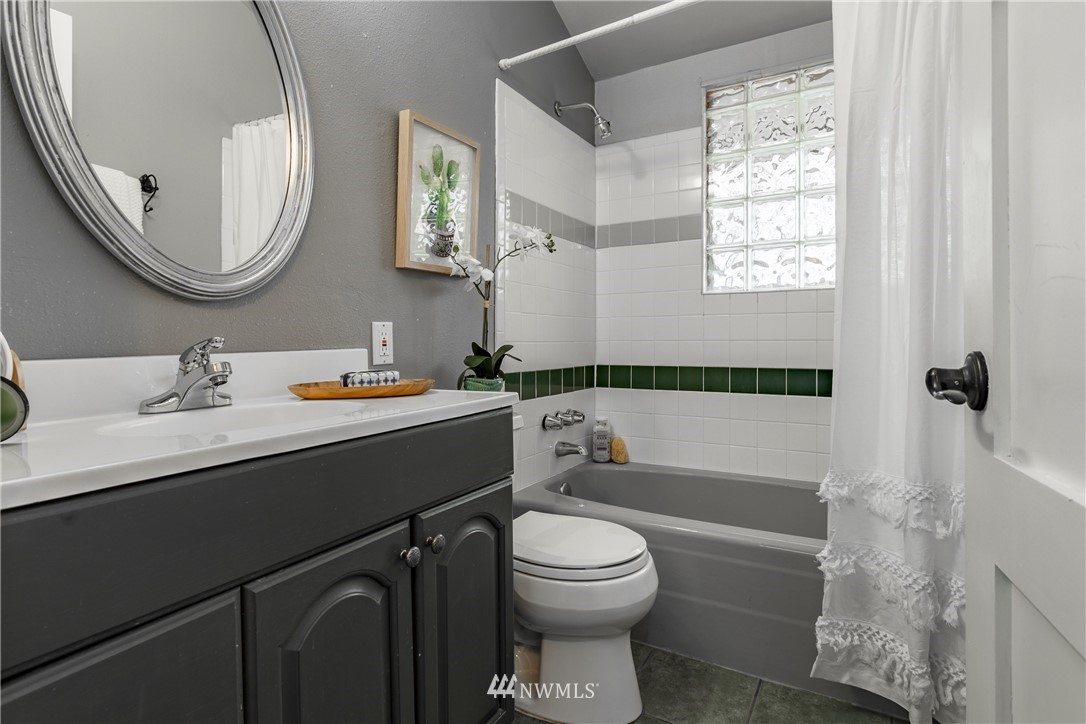 7726 224th Street Southwest Edmonds, WA 98026 - Photo 16 of 20 Gallery Image 16