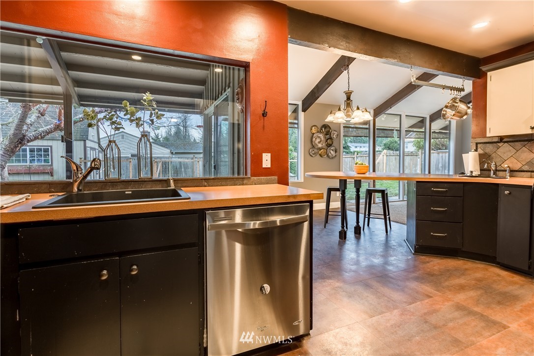 7726 224th Street Southwest Edmonds, WA 98026 - Photo 7 of 20 Gallery Image 7