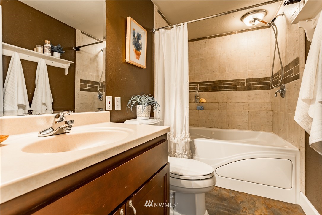 7726 224th Street Southwest Edmonds, WA 98026 - Photo 9 of 20 Gallery Image 9