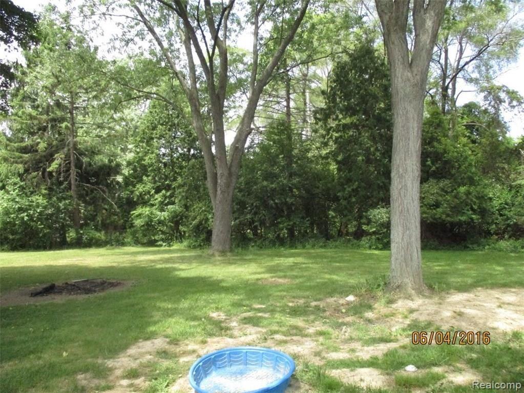25809 Farmington Road Farmington, MI 48335 - Photo 7 of 32 82ed36c4-23e7-476e-82be-1d5414e3c23a.jpg
