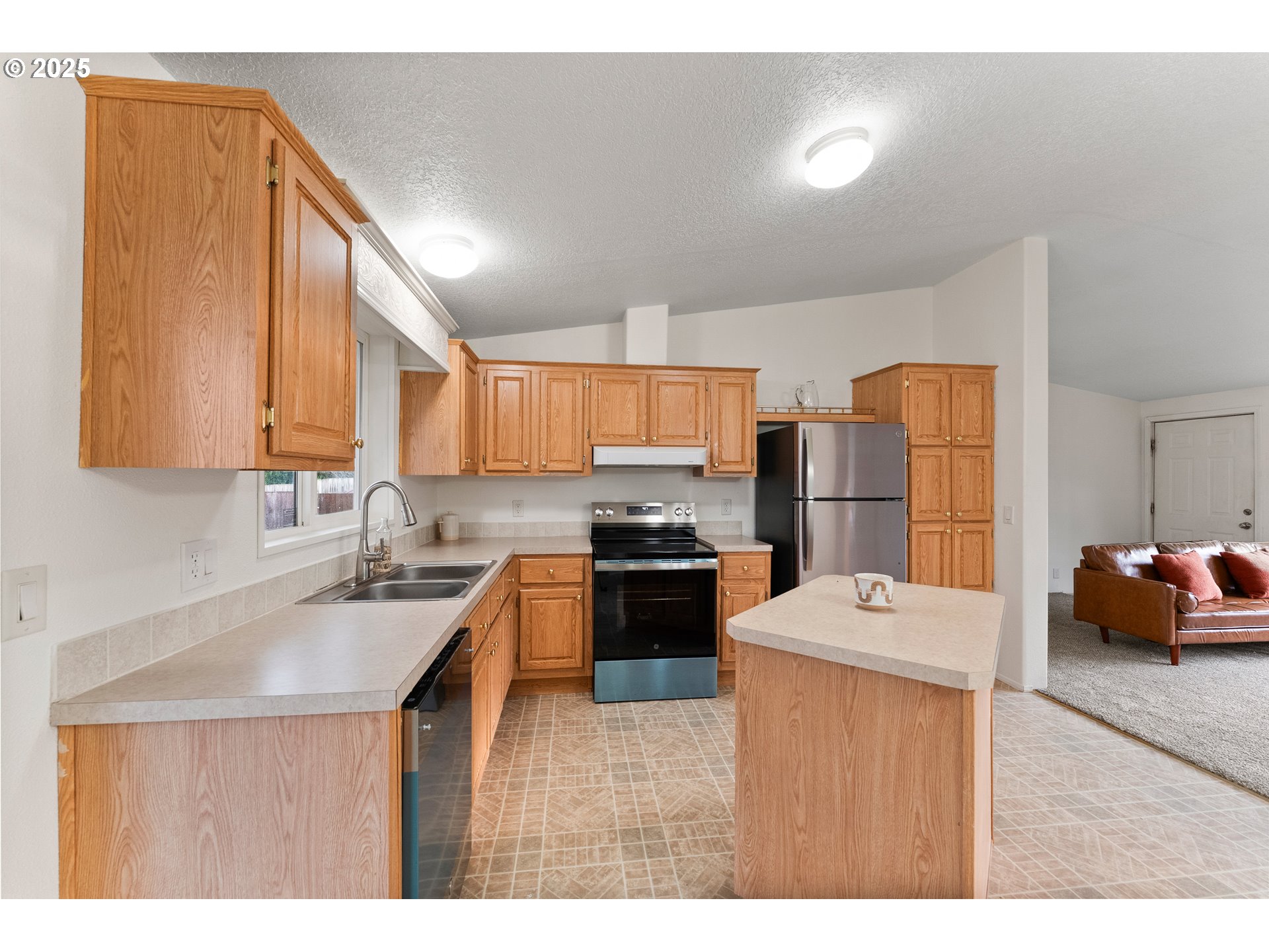 105 I Street Riddle, OR 97469 - Photo 12 of 42 Kitchen