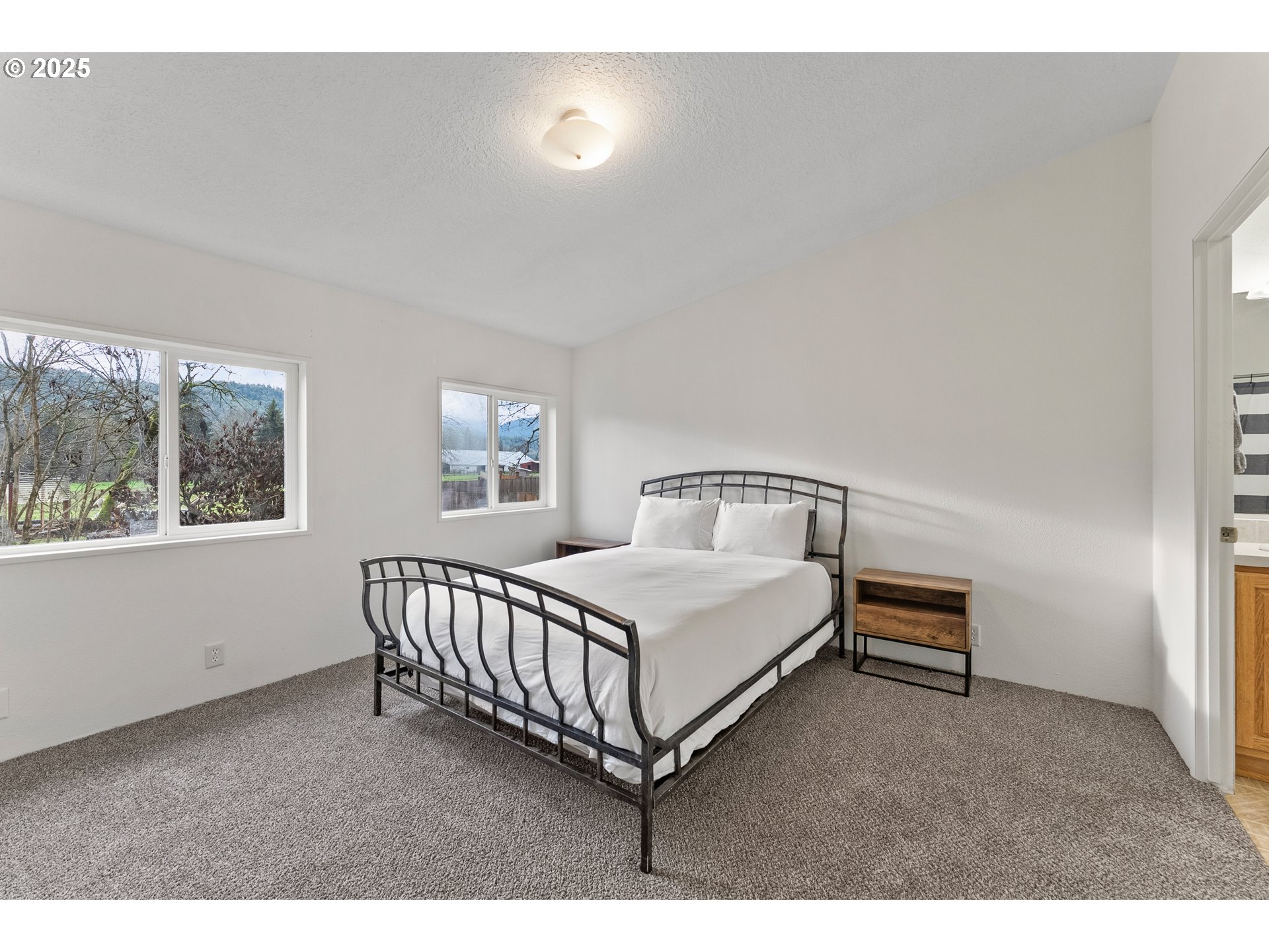 105 I Street Riddle, OR 97469 - Photo 15 of 42 Primary Bedroom