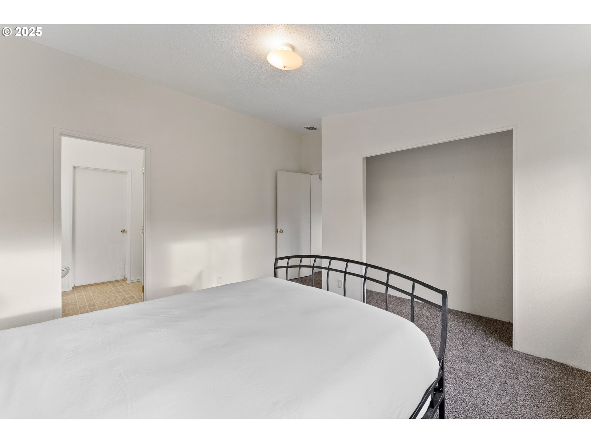 105 I Street Riddle, OR 97469 - Photo 16 of 42 Primary Bedroom