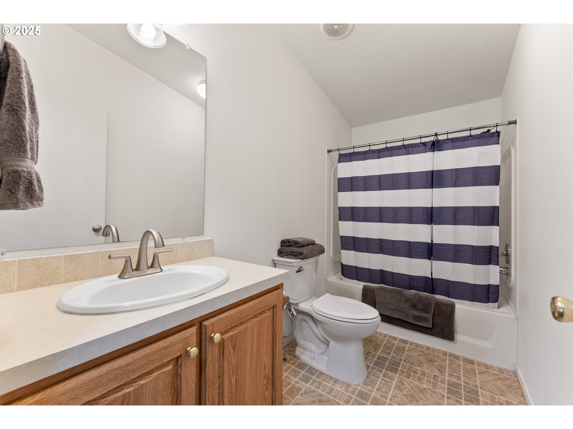 105 I Street Riddle, OR 97469 - Photo 21 of 42 Bathroom