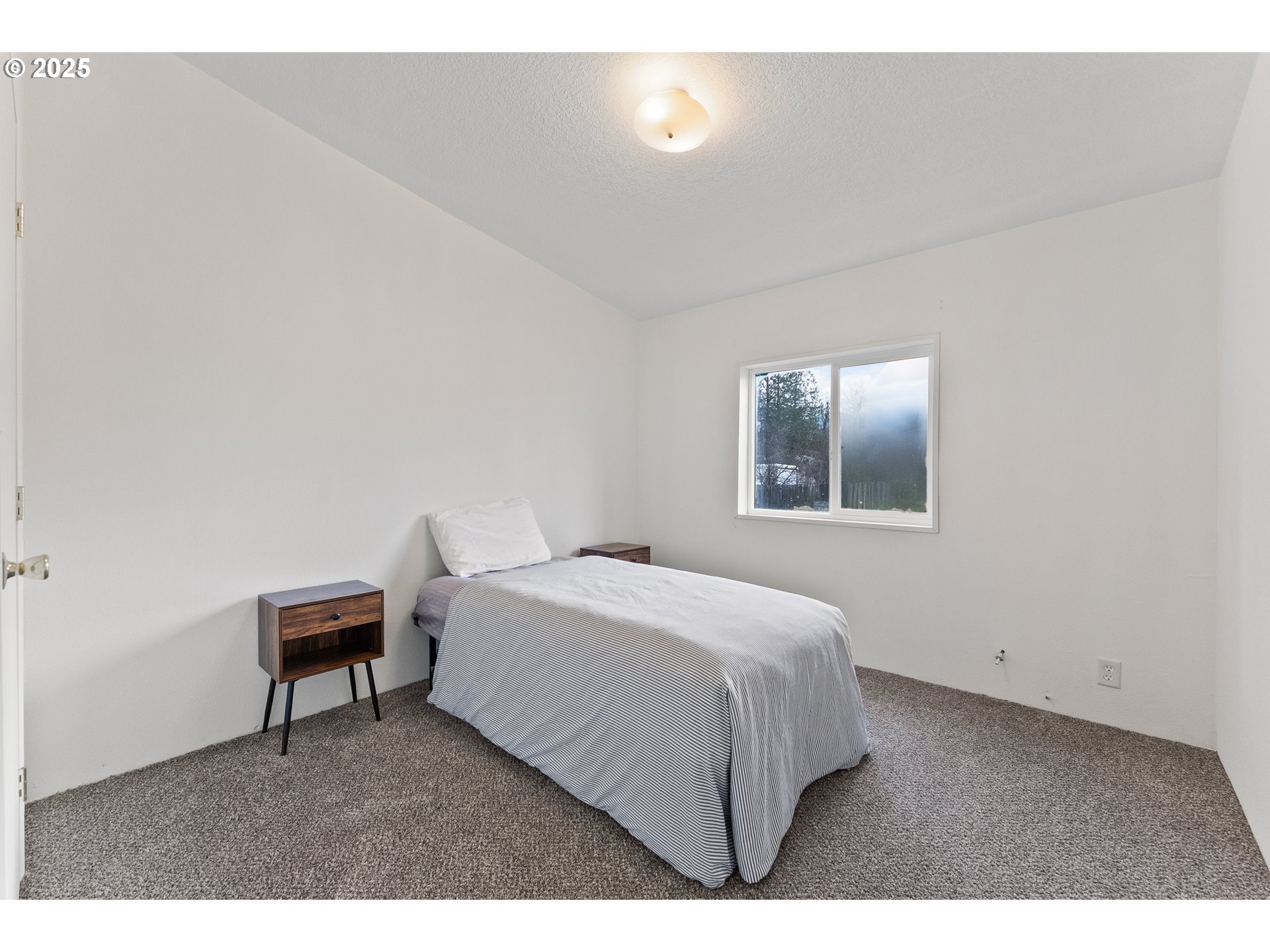105 I Street Riddle, OR 97469 - Photo 22 of 42 Bedroom