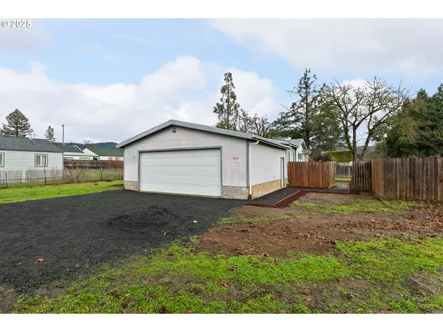 $229,000 | 105 I Street, Riddle, OR 97469