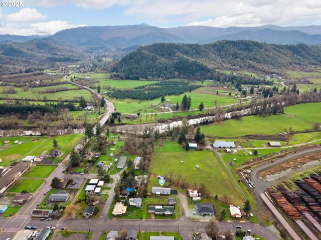 $229,000 | 105 I Street, Riddle, OR 97469