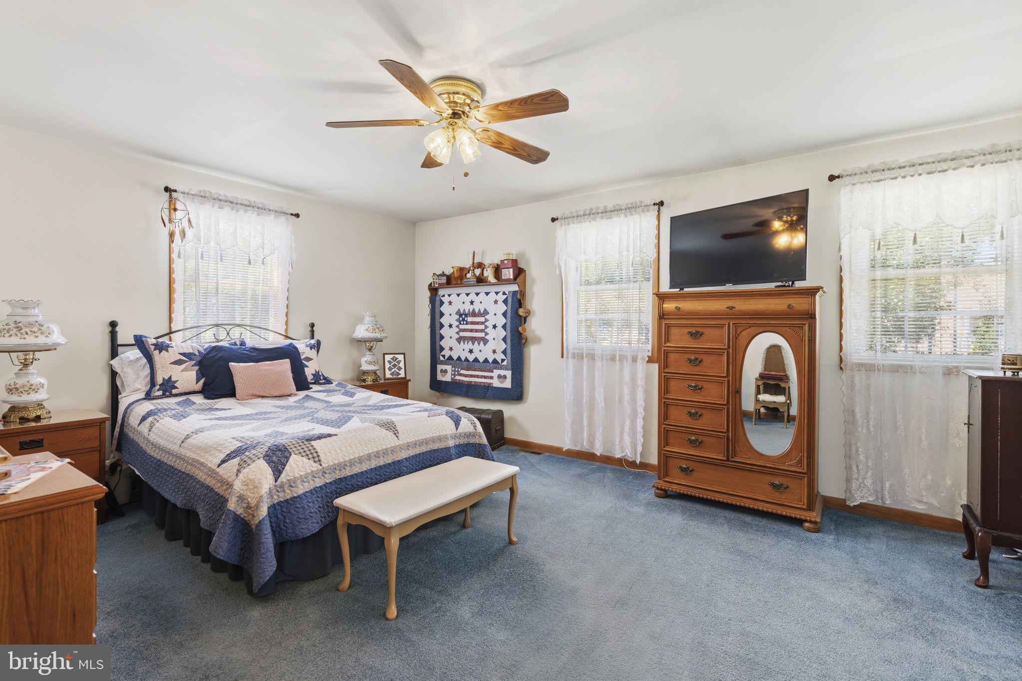 607 Patuxent Avenue Rosedale, MD 21237 - Photo 10 of 35 Large Primary Bedroom