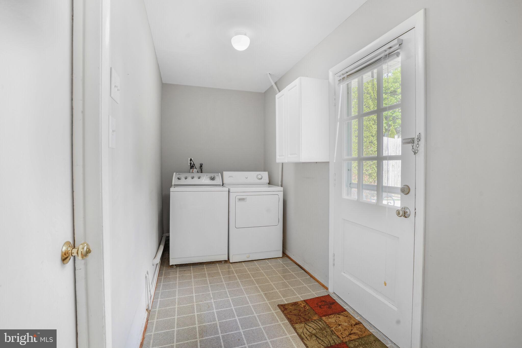 13030 Maple View Lane Fairfax, VA 22033 - Photo 20 of 30 a utility room with dryer and washer