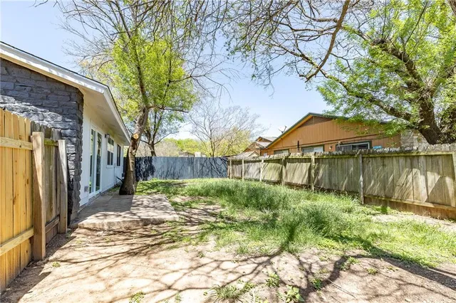 a view of a backyard of the house