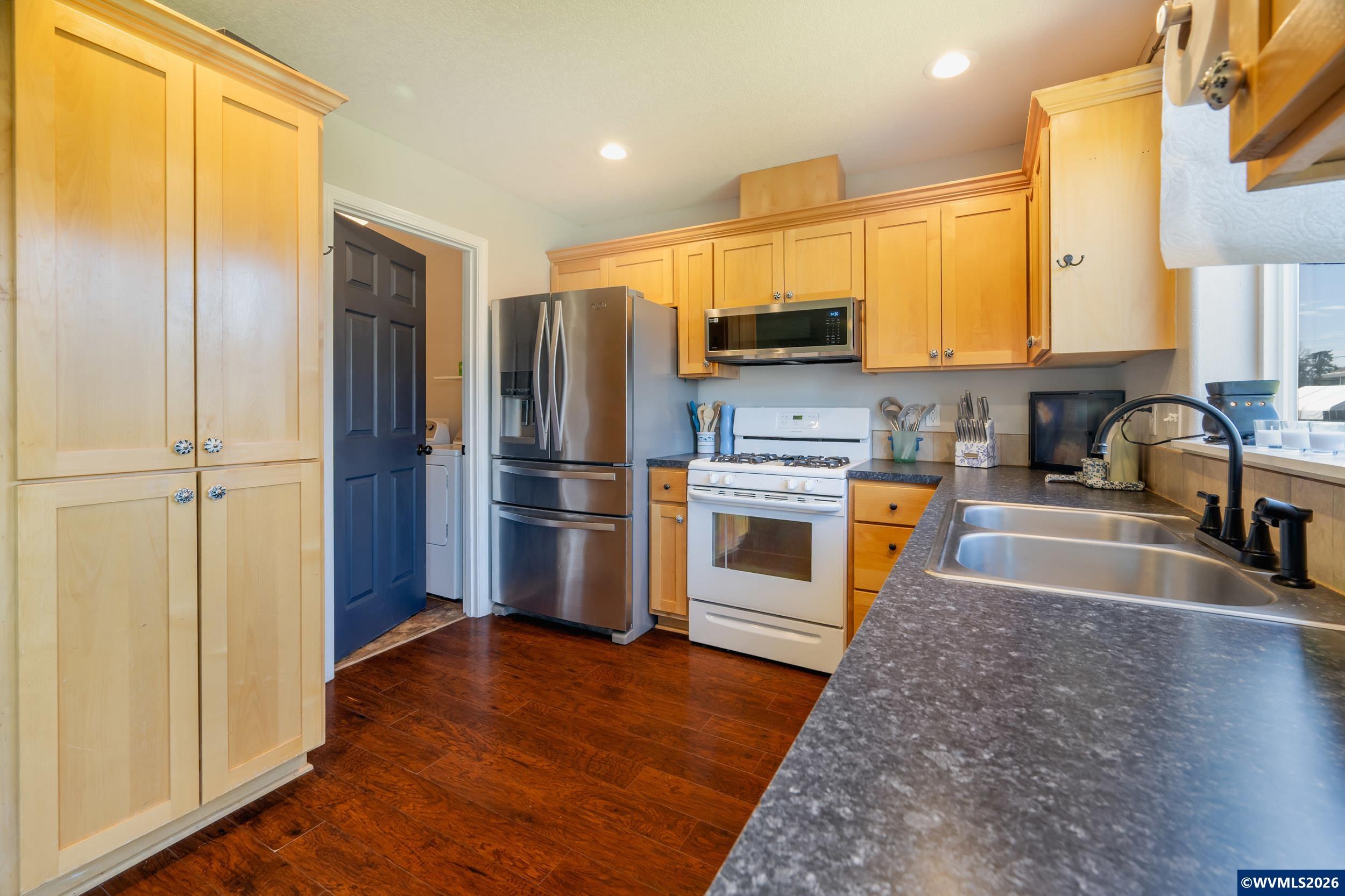 230 Northwest Sagan Loop Sheridan, OR 97378 - Photo 11 of 32