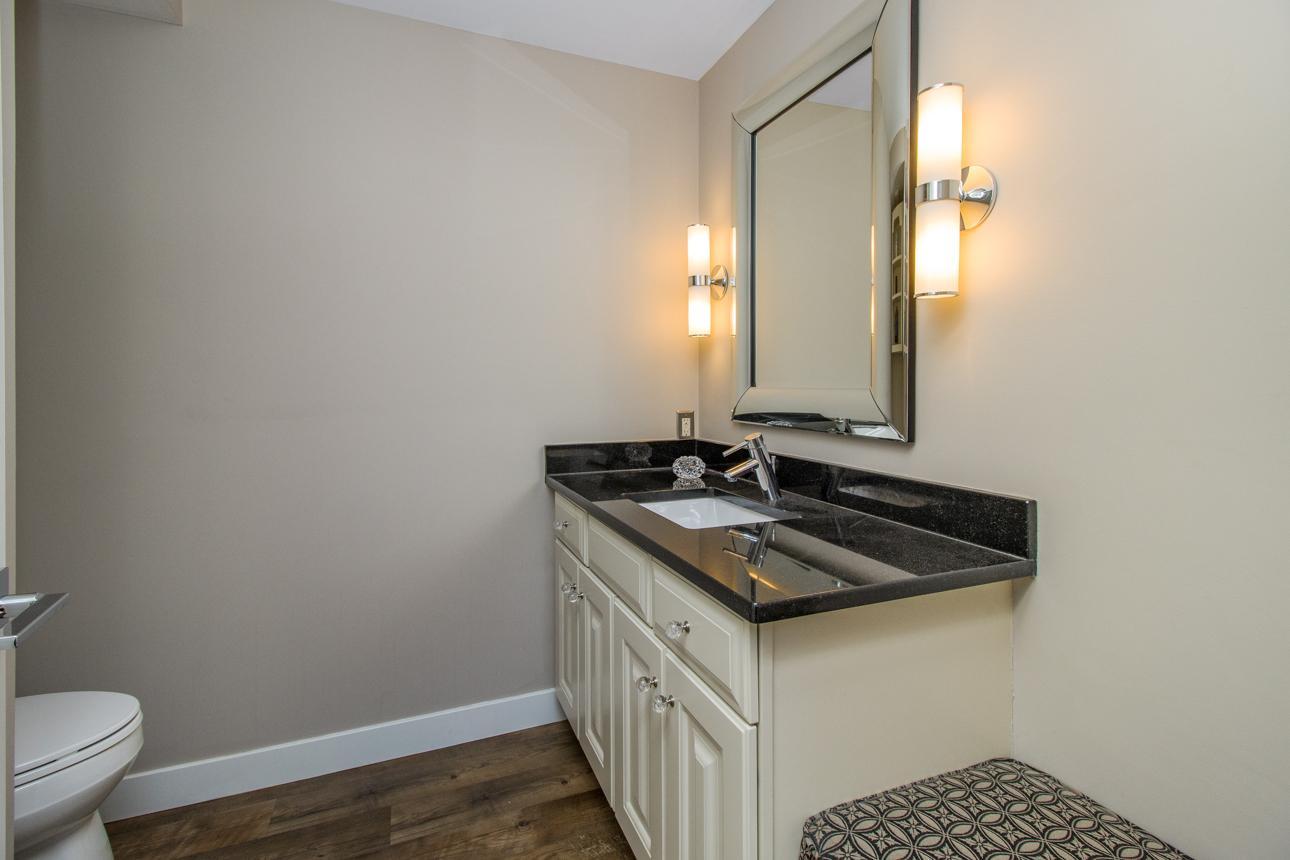 8262 Kingslee Road Bloomington, MN 55438 - Photo 17 of 38 Gallery Image 17