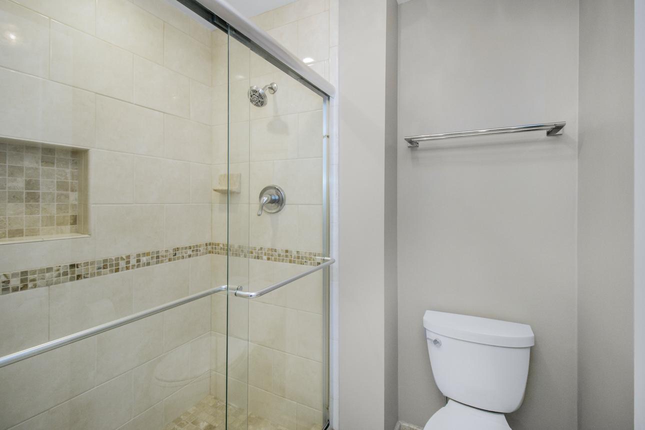 8262 Kingslee Road Bloomington, MN 55438 - Photo 24 of 38 Gallery Image 24