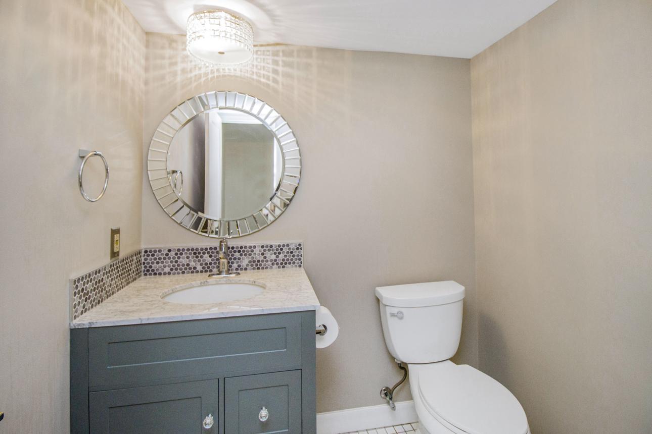 8262 Kingslee Road Bloomington, MN 55438 - Photo 33 of 38 Gallery Image 33