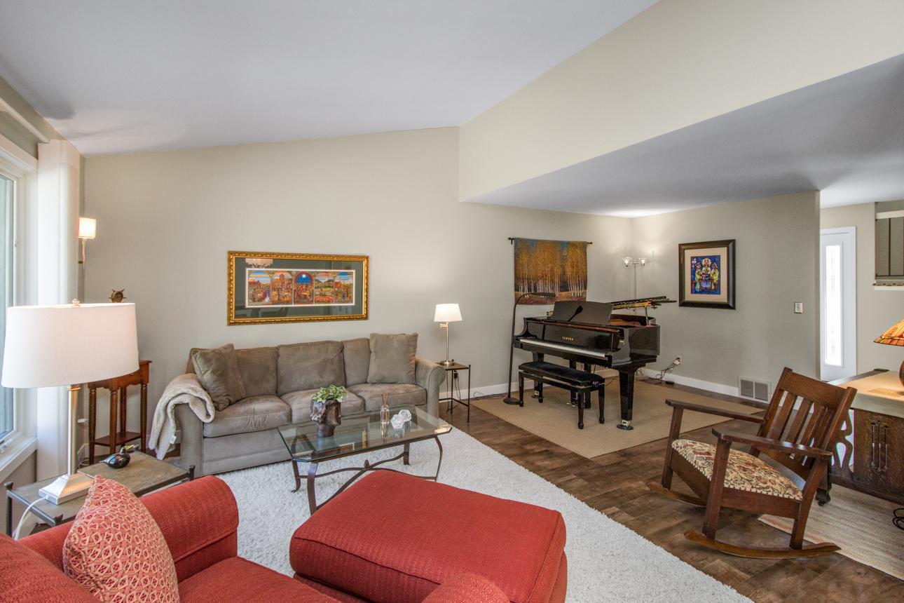 8262 Kingslee Road Bloomington, MN 55438 - Photo 8 of 38 Gallery Image 8