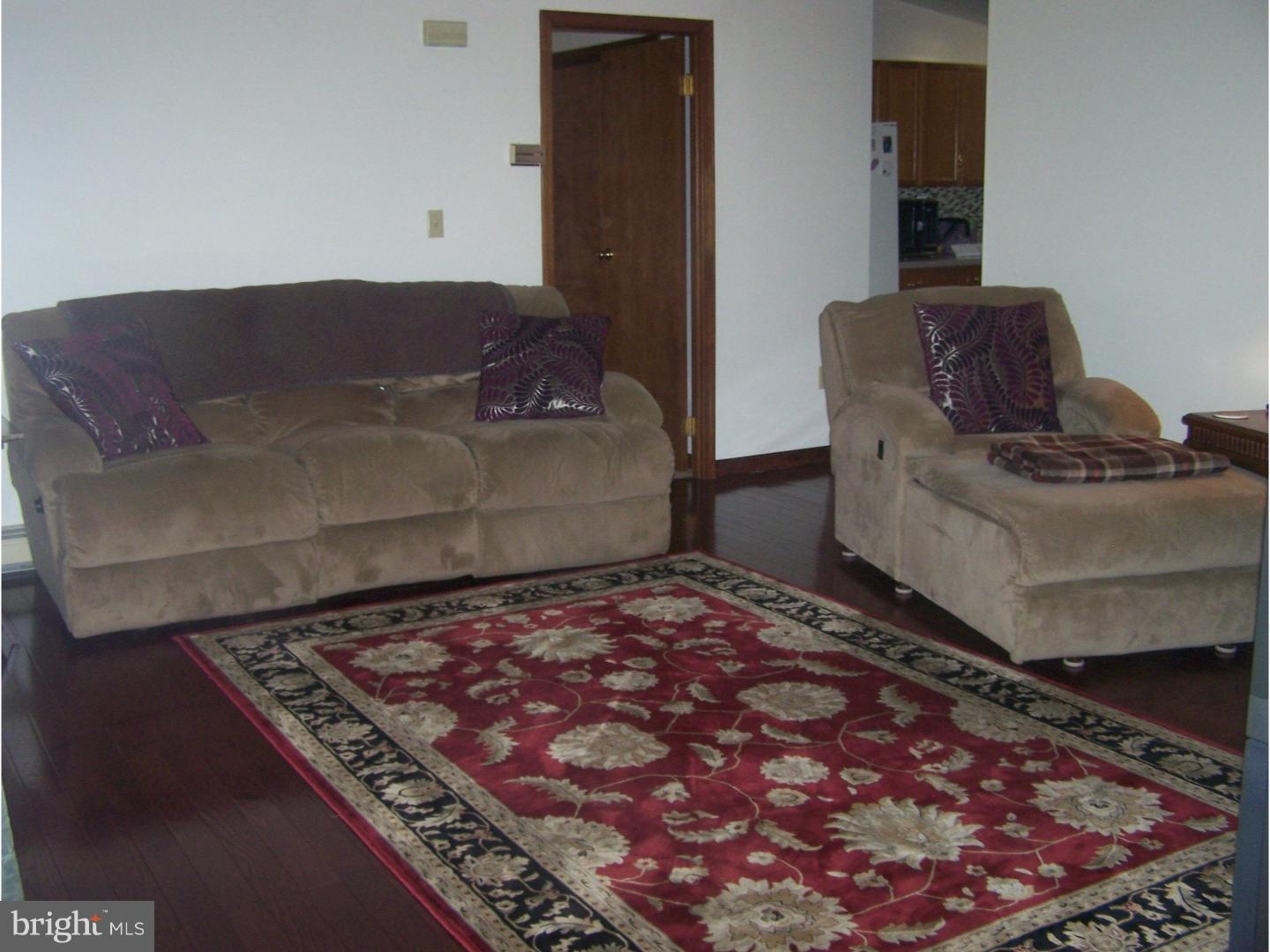 95 Mansfield Road East Columbus, NJ 08022 - Photo 2 of 25 Living Room