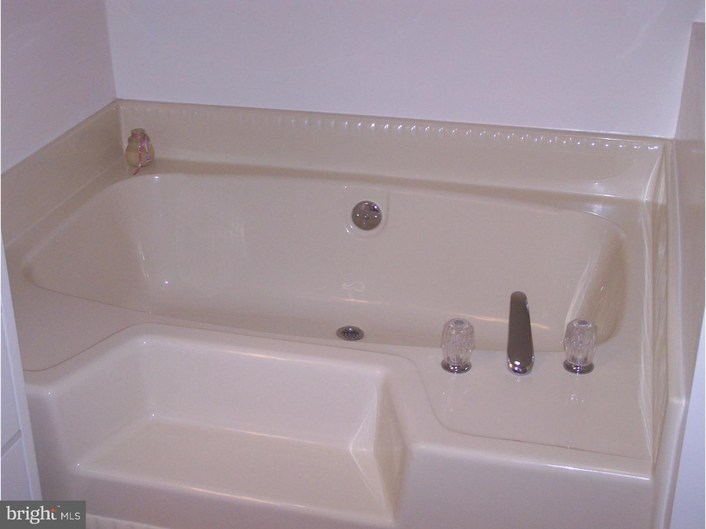 95 Mansfield Road East Columbus, NJ 08022 - Photo 15 of 25 Master Bathroom