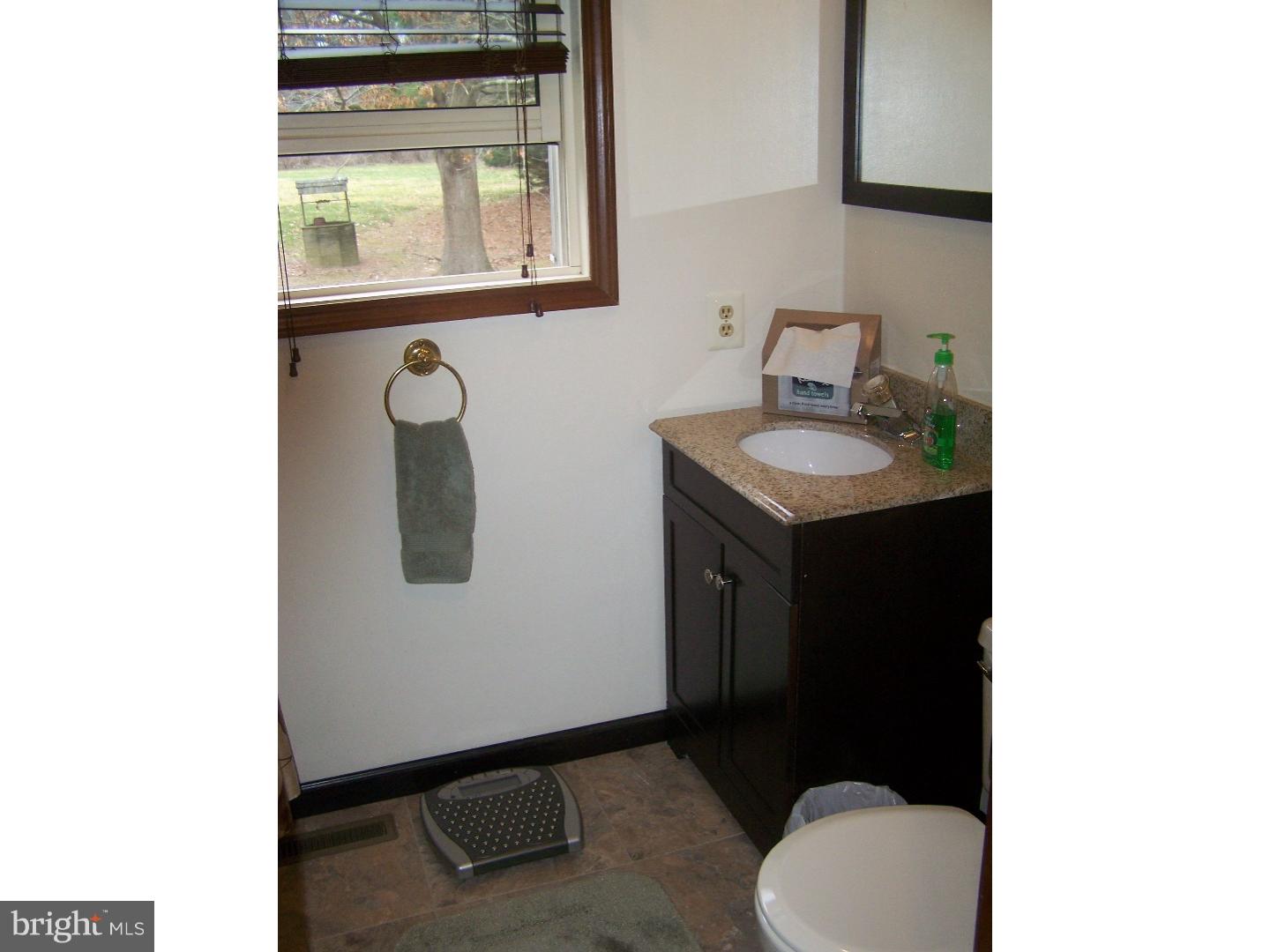 95 Mansfield Road East Columbus, NJ 08022 - Photo 21 of 25 Bathroom