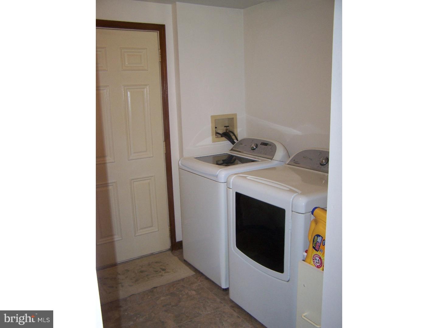 95 Mansfield Road East Columbus, NJ 08022 - Photo 23 of 25 Laundry Room