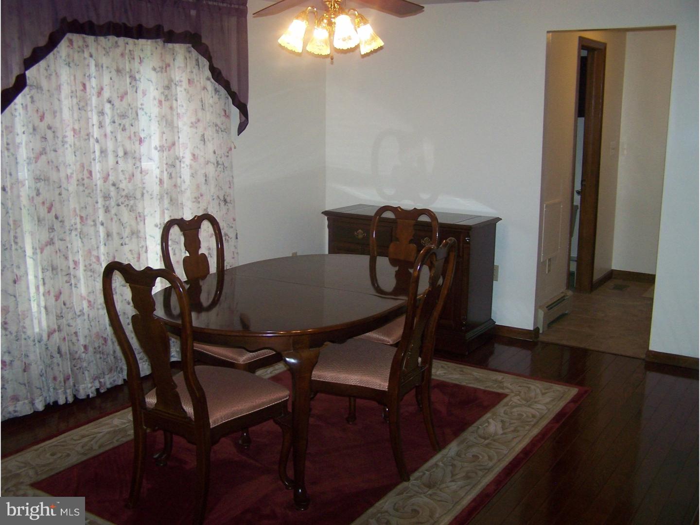 95 Mansfield Road East Columbus, NJ 08022 - Photo 8 of 25 Dining Room