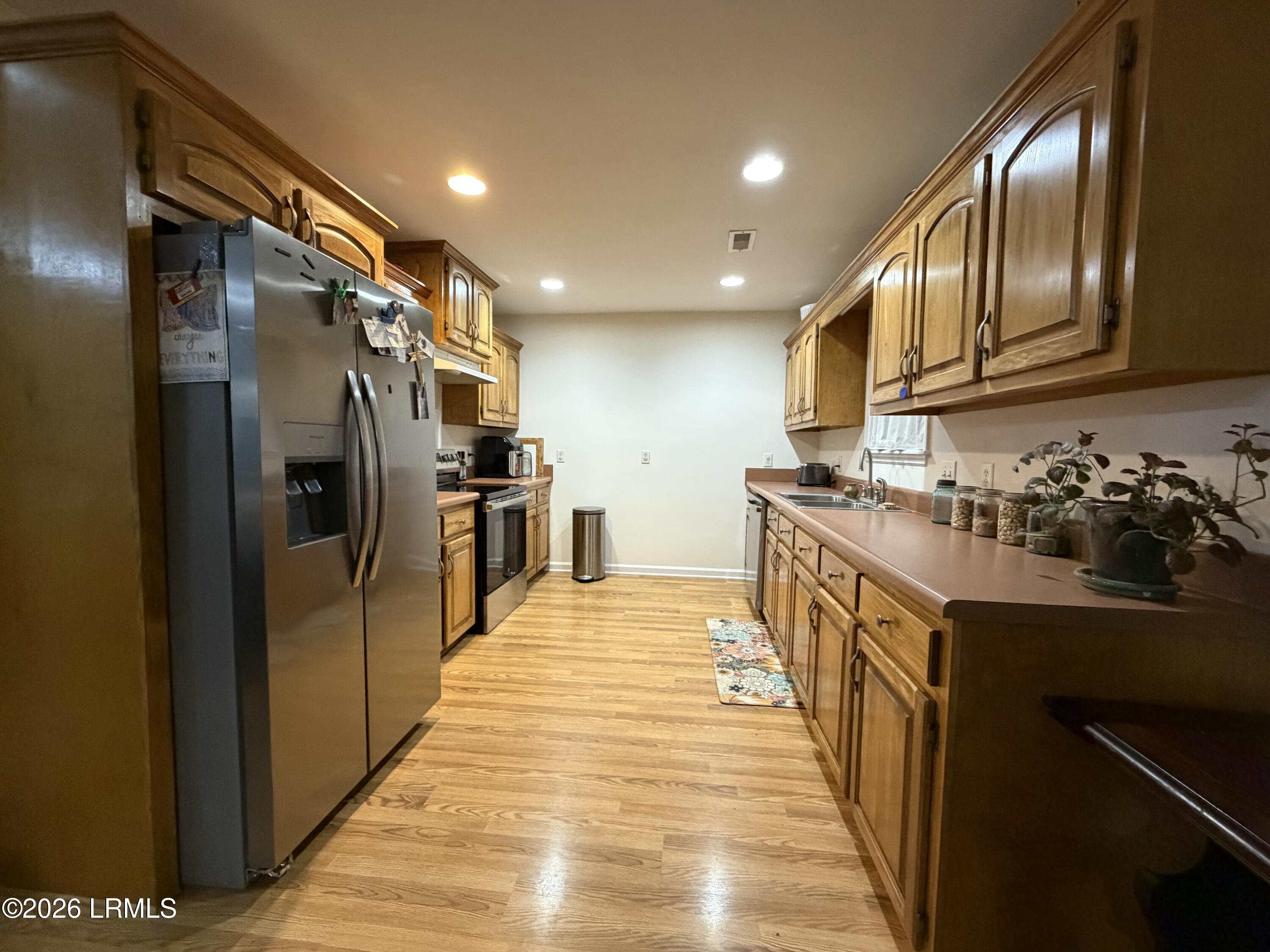 705 Holly Street West Hampton, SC 29924 - Photo 2 of 10 IMG_1582