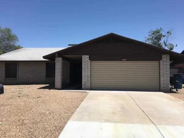 $2,300 | 2813 North Evergreen Street, Chandler, AZ 85225