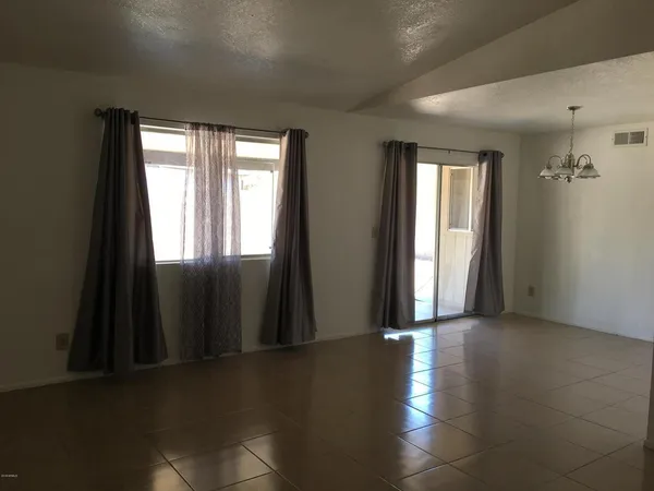 $2,300 | 2813 North Evergreen Street, Chandler, AZ 85225