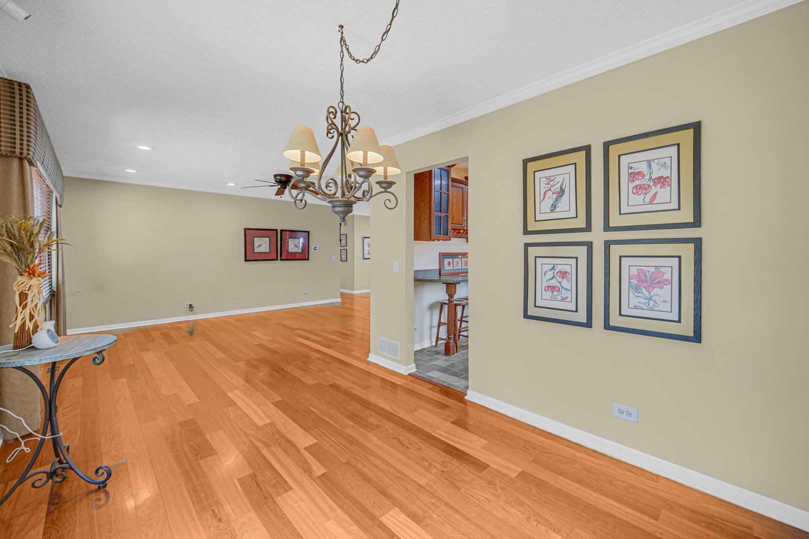 933 Shambliss Lane Buffalo Grove, IL 60089 - Photo 18 of 29 a very nice looking room with a large bed