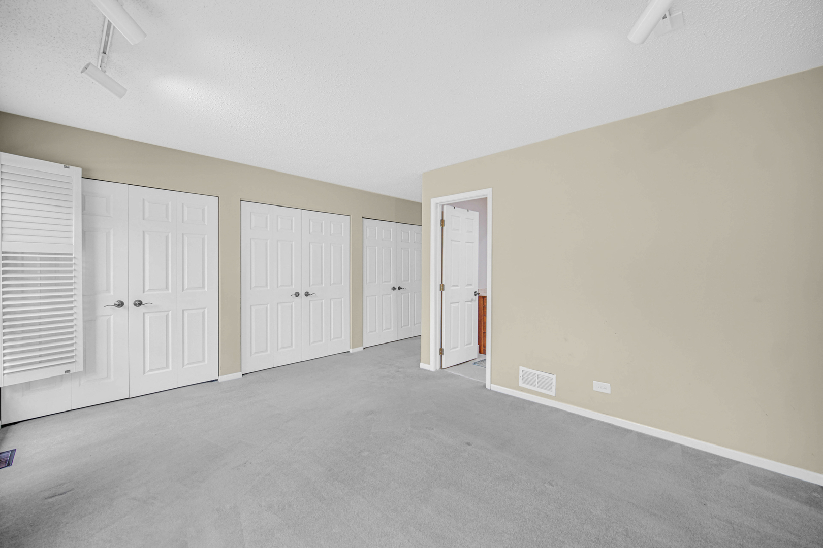 933 Shambliss Lane Buffalo Grove, IL 60089 - Photo 26 of 29 a view of an empty room