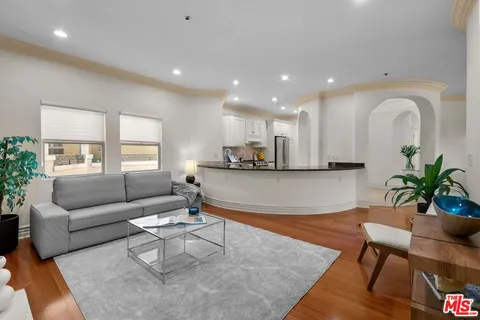 $1,049,000 | 10364 Almayo Avenue, Unit 305, Los Angeles, CA 90064