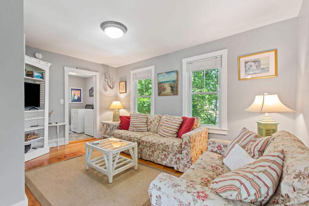 102 Old Pool Road Biddeford, ME 04005 - Photo 12 of 41 Living
