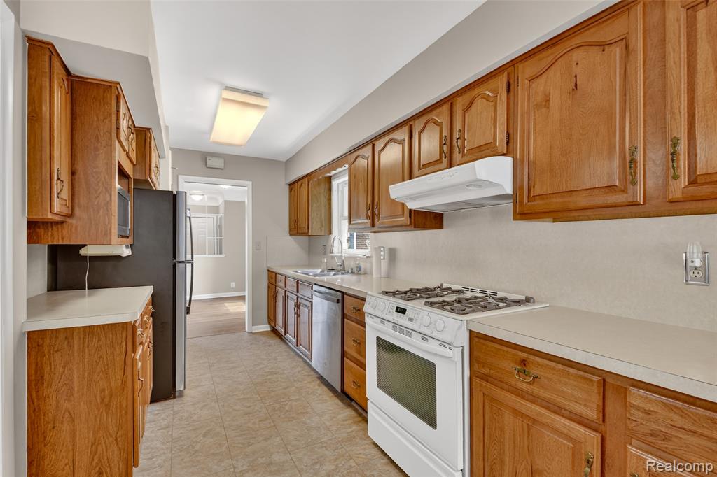 2400 Derby Road Birmingham, MI 48009 - Photo 4 of 38