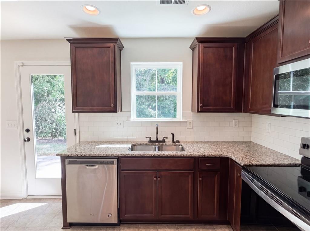 271 Stanebrook Court Jackson, GA 30233 - Photo 8 of 24