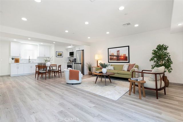$5,195 | 4511 Russell Avenue, Los Feliz, CA 90027