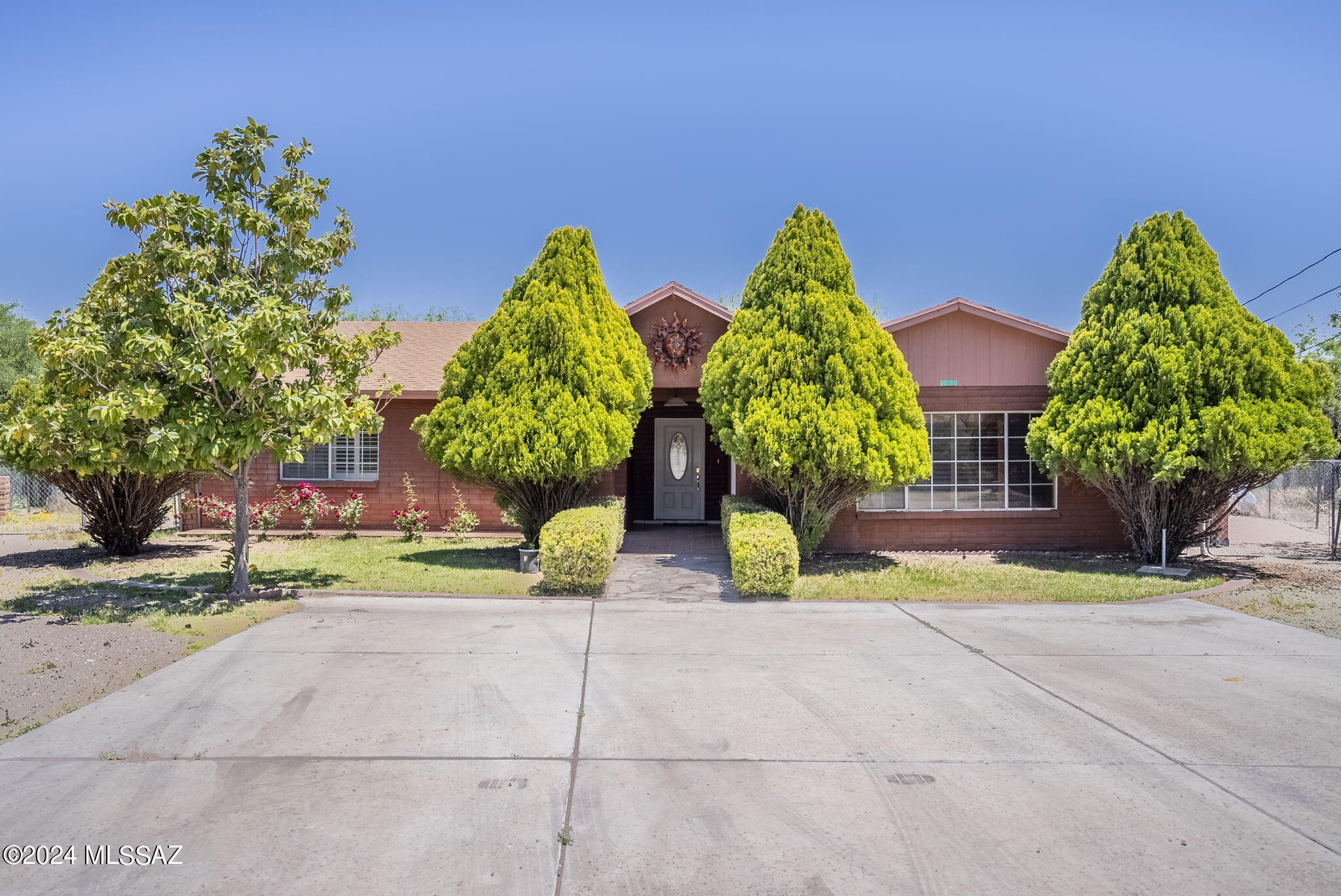 985 Matas Court Rio Rico, AZ 85648 - Photo 2 of 36
