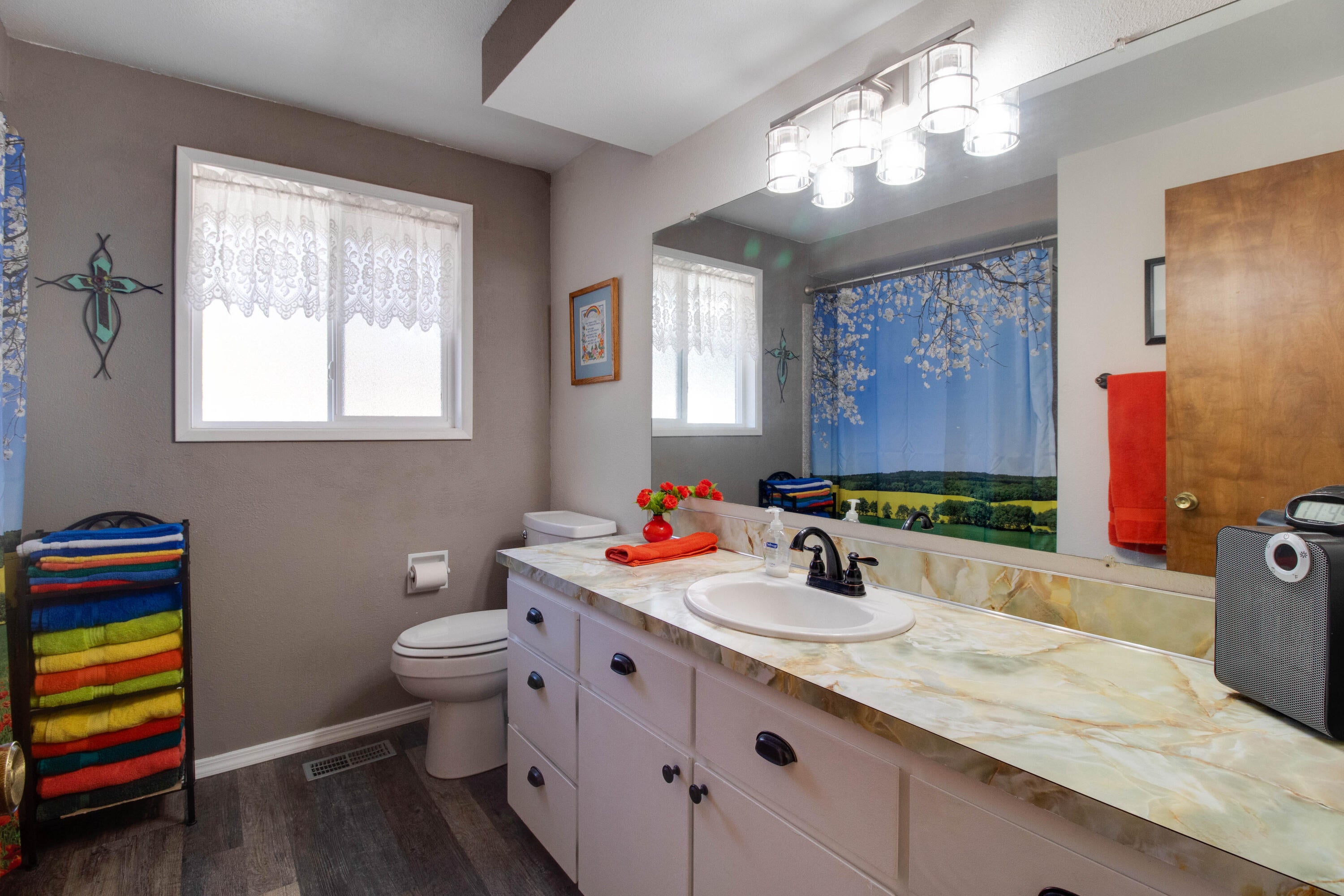 1751 Yoke Road La Pine, OR 97739 - Photo 22 of 57 Primary Bathroom